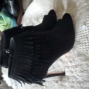 Beautiful suede black open toed shoes.